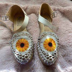 Mexican Huaraches size 6 only used once